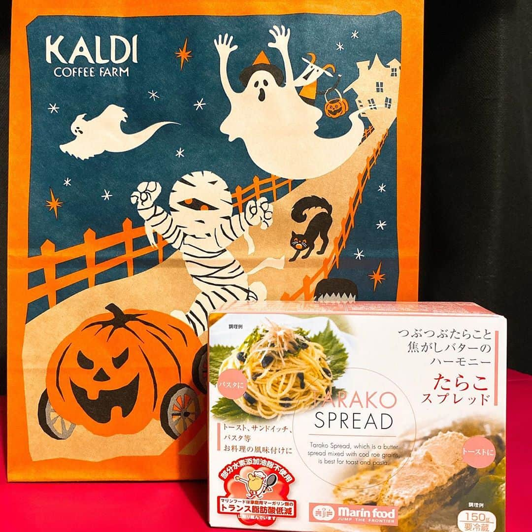 JULIANのインスタグラム：「KALDIでたらこスプレッド購入☆ これパン🍞🥖に塗ってから 焼いて食べたら美味しいよ😋✨ フランスパンで食べる方がオススメ♡ #KALDI #カルディ #kaldi購入品 #カルディ購入品  #kaldicoffeefarm #カルディコーヒーファーム  #たらこスプレッド #たらこ #バター #紙袋　#ハロウィン #限定 #食パン #🍞 #朝食 #🥖 #パン活 #フランスパン #フランスパンアレンジ  #パンスタグラム #パンスタグラマー  #パン #パンのある暮らし  #パン屋 #パン屋巡り #パン好き #パン部  #パン好きな人と繋がりたい  #グルメ #グルメ好きな人と繋がりたい」