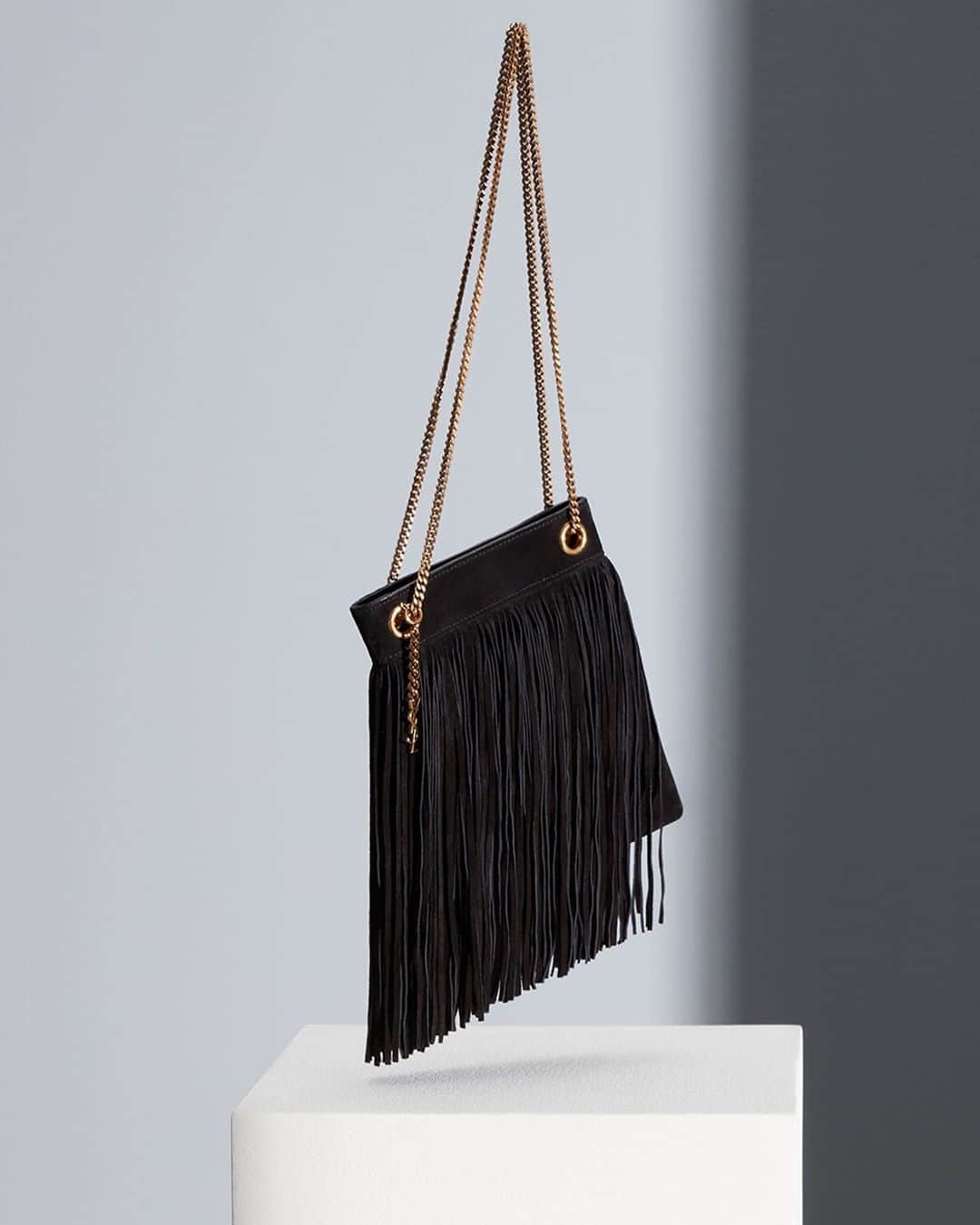 Saks Fifth Avenueのインスタグラム：「HANDBAG HEROES: Create a fringe frenzy and channel '70s glamour with the @ysl Grace bag. #SaksStyle」