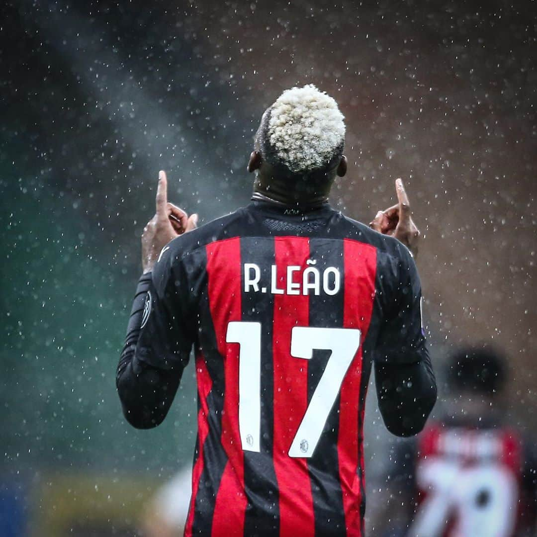 ACミランさんのインスタグラム写真 - (ACミランInstagram)「👑 R de Rei... Leão 🔴⚫️ #MilanSpezia #SempreMilan」10月5日 3時27分 - acmilan