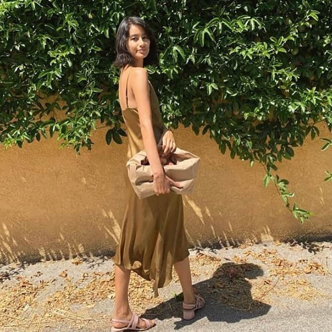 ヤング・ファビュラス&ブロークさんのインスタグラム写真 - (ヤング・ファビュラス&ブロークInstagram)「Sunday in Ciara 🤎 @andiejue in our chic Ciara slip dress in Fern.   #fallfashion #yfbclothing #yfb #fashionable #yfbabe」10月5日 3時33分 - yfbclothing