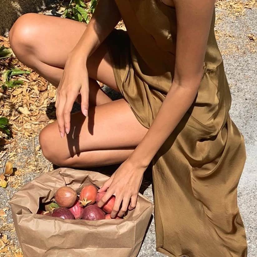ヤング・ファビュラス&ブロークさんのインスタグラム写真 - (ヤング・ファビュラス&ブロークInstagram)「Sunday in Ciara 🤎 @andiejue in our chic Ciara slip dress in Fern.   #fallfashion #yfbclothing #yfb #fashionable #yfbabe」10月5日 3時33分 - yfbclothing