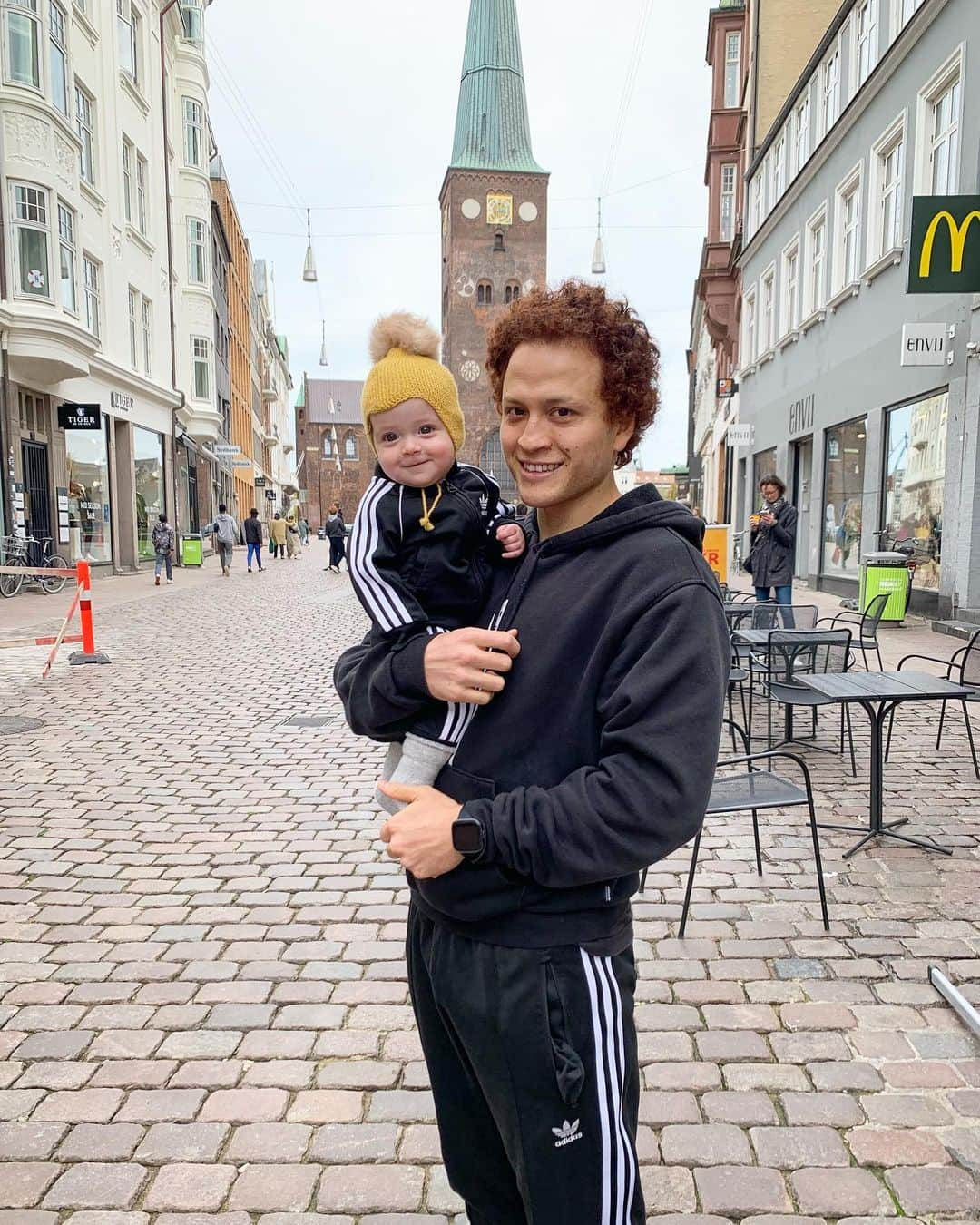 ムスタファ・アミニのインスタグラム：「Adidas buddies 🥰❤️😀」