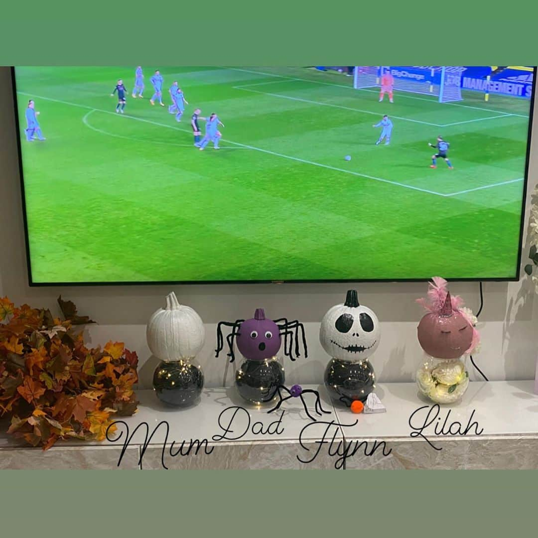 アントン・ファーディナンドさんのインスタグラム写真 - (アントン・ファーディナンドInstagram)「The best weekend with my wife and kids Saturday we picked painted and designed our pumpkins ready for Halloween!! And today we went the the circus. P.S whos pumpkin is the best????」10月5日 4時02分 - anton_ferdinand5