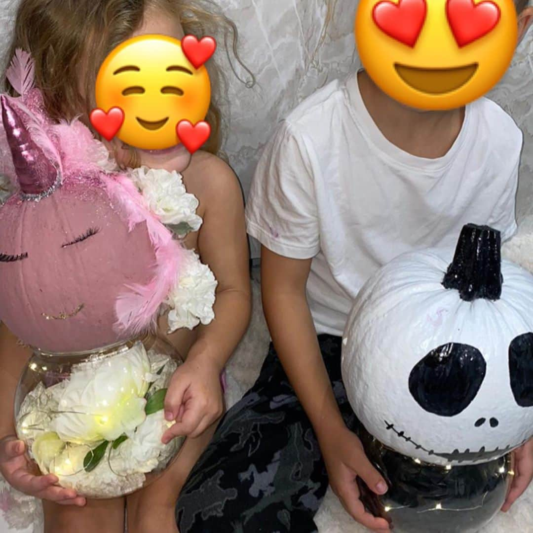 アントン・ファーディナンドさんのインスタグラム写真 - (アントン・ファーディナンドInstagram)「The best weekend with my wife and kids Saturday we picked painted and designed our pumpkins ready for Halloween!! And today we went the the circus. P.S whos pumpkin is the best????」10月5日 4時02分 - anton_ferdinand5