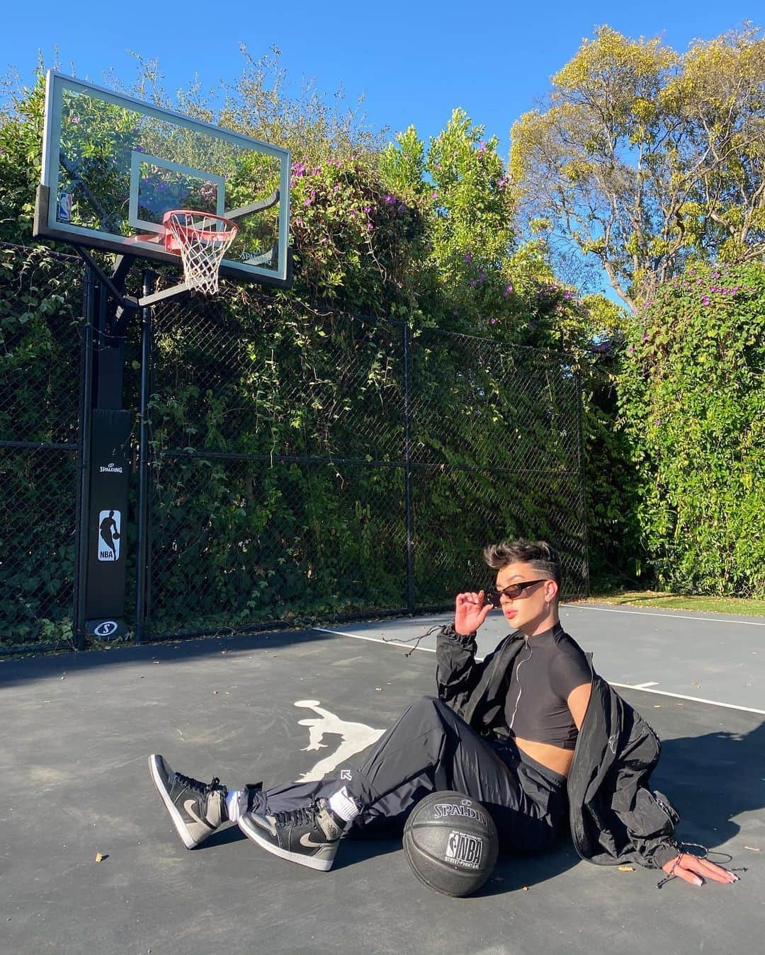 ジェームス・チャールズさんのインスタグラム写真 - (ジェームス・チャールズInstagram)「hi sisters lebron james charles here & welcome back to my channel 🏀」10月5日 4時08分 - jamescharles