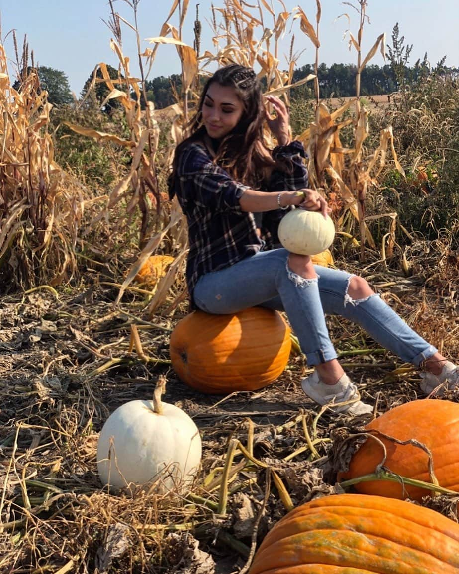 ガブリエル・デールマンさんのインスタグラム写真 - (ガブリエル・デールマンInstagram)「Meet my pumpkin tiny Tim 🎃」10月5日 4時12分 - gabby_daleman