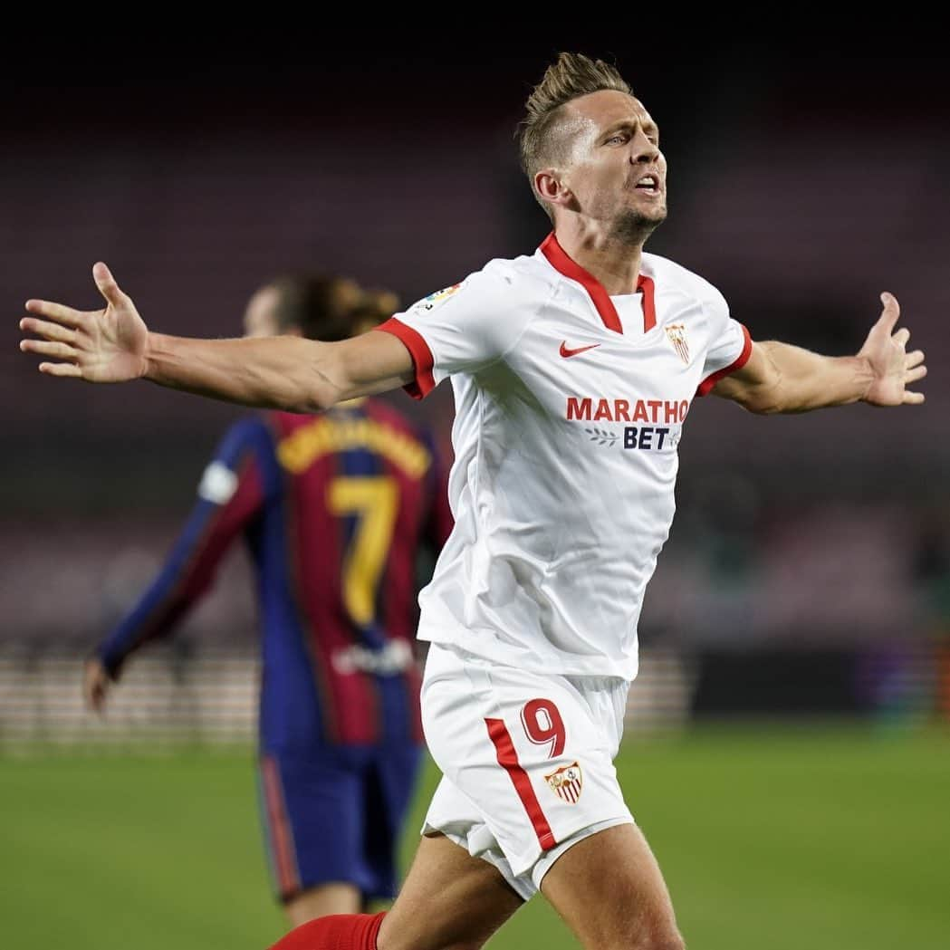 セビージャFCさんのインスタグラム写真 - (セビージャFCInstagram)「🚀 ⚽️ ‼️   #BarçaSevillaFC #WeareSevilla #NuncaTeRindas #vamosmiSevilla」10月5日 4時15分 - sevillafc