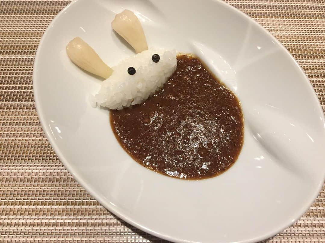 希沙 健康美のインスタグラム：「定期訪問で伺ってるスガラボさん🙋‍♀️ この日、姉妹でBirthday Dinnerでした💜 この〆の🐇ちゃんカレー🍛  可愛くて最後食べるの少し止まる😭笑 でも全部しっかり完食しまーす🙋‍♀️  #スガラボ #紹介制  #たべすたぐらむ #予約困難店 #予約困難  #ペルシュウ #ハム #食べログ #東京  #東京グルメ #グルメ #ご飯 #美食 #美味しいもの  #グルメ会  #美食会  #tabelog #gourmet  #食べログ高評価  #グルメ好きな人と繋がりたい  #食べ歩き #Michelin #グルメ女子 #美食家 #グルメ好きな人と繋がりたい #食べスタグラム #instafood #instagood #foodstagrams」