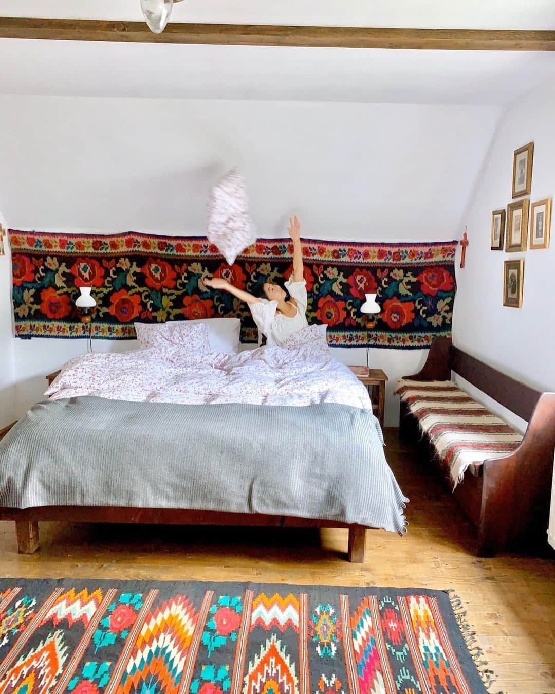 Laraさんのインスタグラム写真 - (LaraInstagram)「Memories in Romania 🇷🇴  October 2019 The farm stay was a dream! The sunset was beautiful every day! 😄 . ルーマニアの田舎で お伽話のような ファームステイ . 毎日きれいな夕焼けが 見れたよ .  #ルーマニア #2019年10月 #思い出投稿 #🇷🇴romania」10月5日 4時48分 - fa_la_lara
