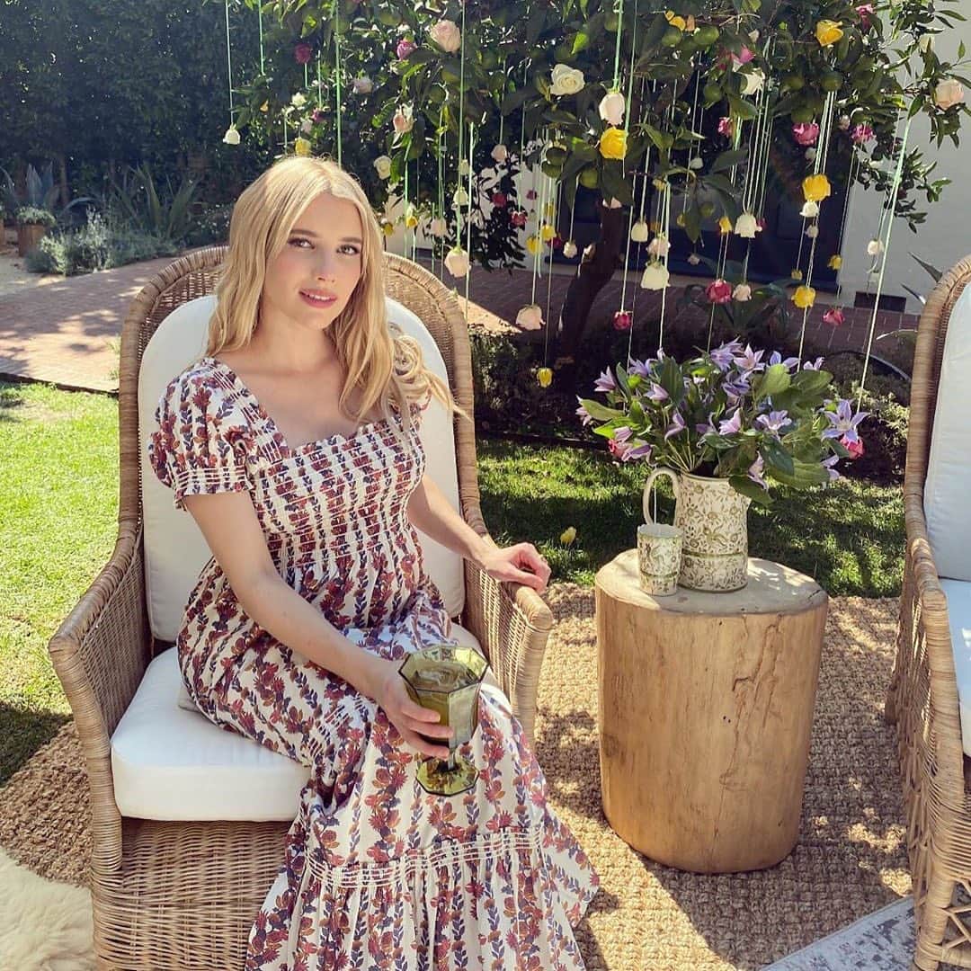 E! Onlineさんのインスタグラム写真 - (E! OnlineInstagram)「Mama-to-be Emma Roberts was showered with love by her boyfriend Garrett Hedlund and close friends and family. 💕Link in bio for details about her chic celebration. (📷: Instagram)」10月5日 4時49分 - enews