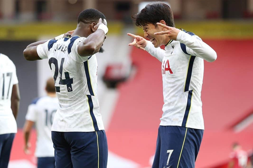 ソン・フンミンさんのインスタグラム写真 - (ソン・フンミンInstagram)「What a performance From the Team! well deserved boys! on to the next!💙⚽️⚽️#COYS」10月5日 4時55分 - hm_son7