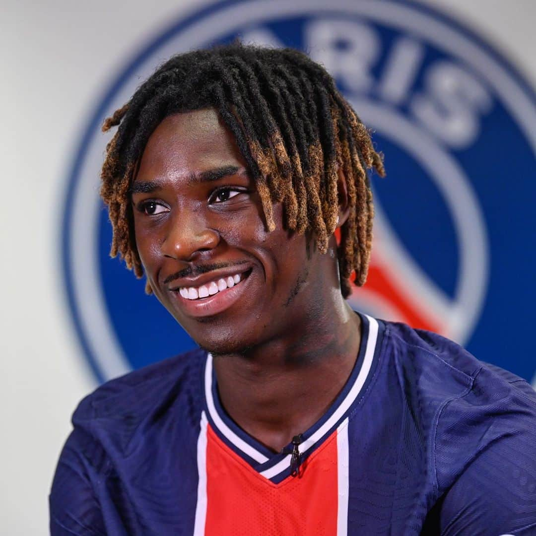 パリ・サンジェルマンFCさんのインスタグラム写真 - (パリ・サンジェルマンFCInstagram)「✍️❤️💙 @psg is pleased to announce the arrival of @moise_kean from Everton FC. The 20-year-old Italian striker is on loan to the capital club until 30 June 2021. The loan does not come with option to buy. Le #ParisSaintGermain est heureux d’annoncer l’arrivée dans son effectif de Moise Kean. Arrivé en provenance d’Everton FC, l’attaquant italien de 20 ans est prêté au club de la capitale jusqu’au 30 juin 2021. Ce prêt n’est pas assorti d’une option d’achat . #ICICESTPARIS #AllezParis #PSG #ParisSaintGermain #MoiseKean」10月5日 5時09分 - psg