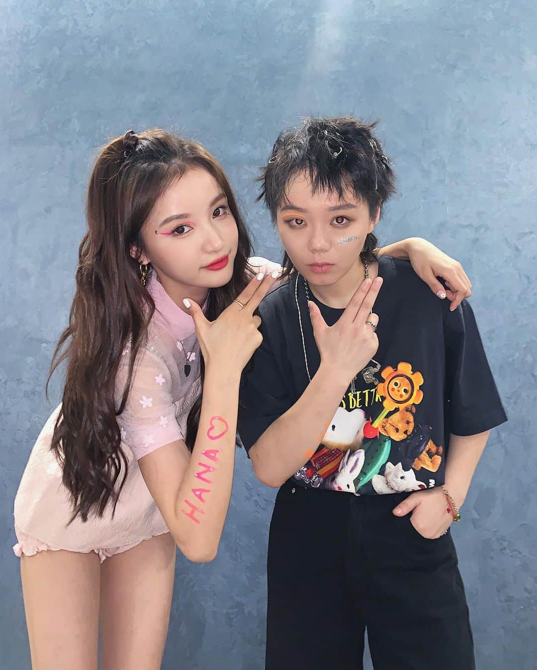 リン・シャオザイのインスタグラム：「Livehouse 💗💕和老王师傅  很开心」