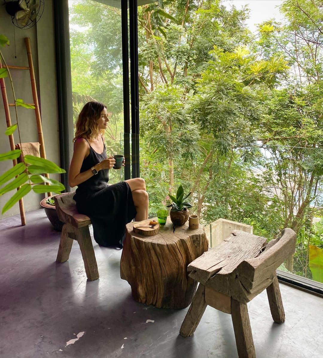 ヴァレンティナ・ゼリャヴァさんのインスタグラム写真 - (ヴァレンティナ・ゼリャヴァInstagram)「When Mindfulness came into  my presence it completely changed my life 💫  I had no idea that Mindfulness is such a powerful tool that overlooked by many🙈  Mindfulness gives an opportunity to be more aware of your body, emotions, thoughts and reactions 😄😌🥰   It changed the way I do things, the way I eat, the way I communicate with people in more calming, loving, understanding, open and joyful way😊✌️  #mindfulness #ArturSita #love #осознанность」10月5日 14時31分 - valentinazelyaeva