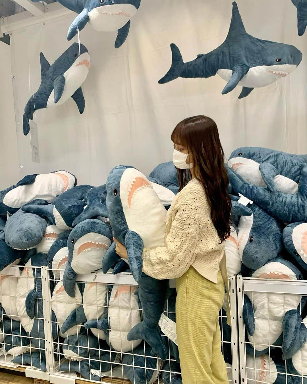 小山リーナさんのインスタグラム写真 - (小山リーナInstagram)「サメ🦈！ お姉ちゃんに髪の毛巻き巻きしてもらった❤︎‪︎」10月5日 14時35分 - rina_koyama_box