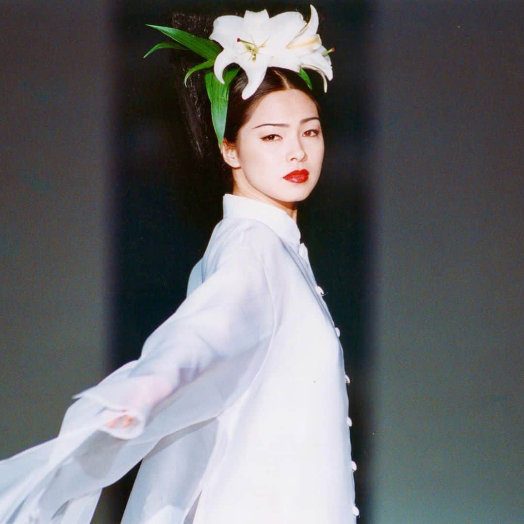 川原亜矢子のインスタグラム：「Adieu...KENZO #1994 #s/s #pariscollection  #kenzo #ayako  # marie  # 春夏　#パリコレ　#高田賢三　#花嫁　#FECモデル・オブ・ザ・イヤー」