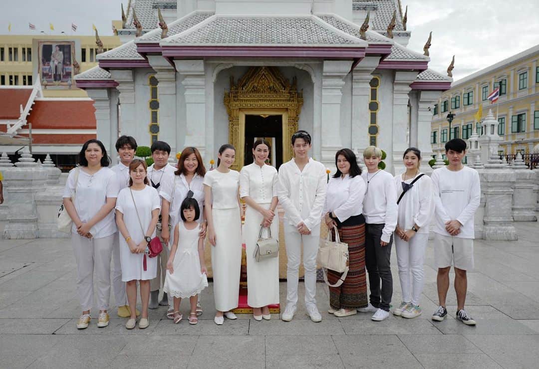 キンバリー・アン・ウォーテマス・ティアムシリのインスタグラム：「Another beautiful day to make merits at the Bangkok Pillar Shrine ✨🙏🏻 วันนี้ได้มีโอกาสมาทำพิธีไหว้บวงสรวง ศาลหลักเมืองกรุงเทพมหานคร ขอบคุณป้าแหม่มมากๆนะคะ 🙏🏻✨」