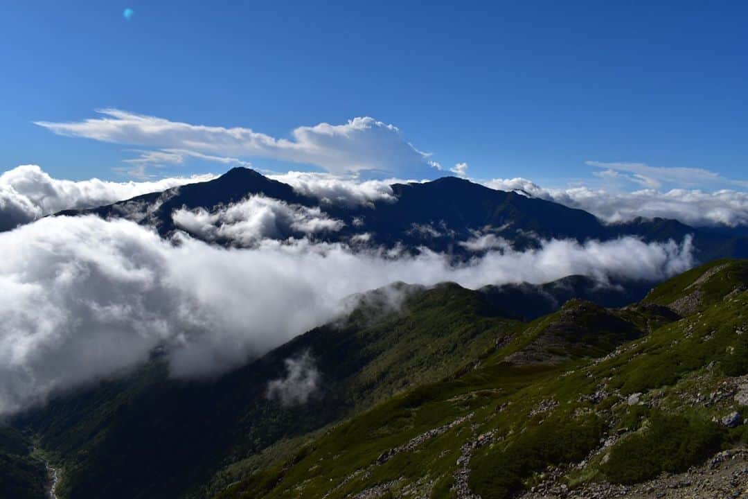 日本の国立公園さんのインスタグラム写真 - (日本の国立公園Instagram)「Follow: @nationalpark_japan⠀ Location: Mt.Disenjougatake/大仙丈ケ岳⠀ .⠀ Captured are Japan's second and third highest mountains, Mt. Kitadake (3,193 m / 10,476 ft) and Mt. Ainotake (3,190 m / 10,466 ft).⠀ .⠀ On our Instagram, we will also share wonderful photos of National Parks of Japan posted on Instagram with the tag #nationalparksjp. We look forward to your participation!⠀ .⠀ *Novel coronavirus pneumonia Information：Japan National Tourism Organization’s(JNTO) twitter account⠀ https://twitter.com/japansafetravel⠀ .⠀ #MinamiAlpsNationalPark #南アルプス国立公園 #山梨県 #長野県 #静岡県⠀ .⠀ #NationalPark #nationalparks #nature #findyourpark #instafollow #japan #landscape #landscape_lovers #ourplanetdaily #landscapephotography #hiking #outdoors #traveling #travel #explore #visitjapanjp #日本 #國家公園 #일본 #국립공원 #国立公園」10月5日 15時00分 - nationalpark_japan