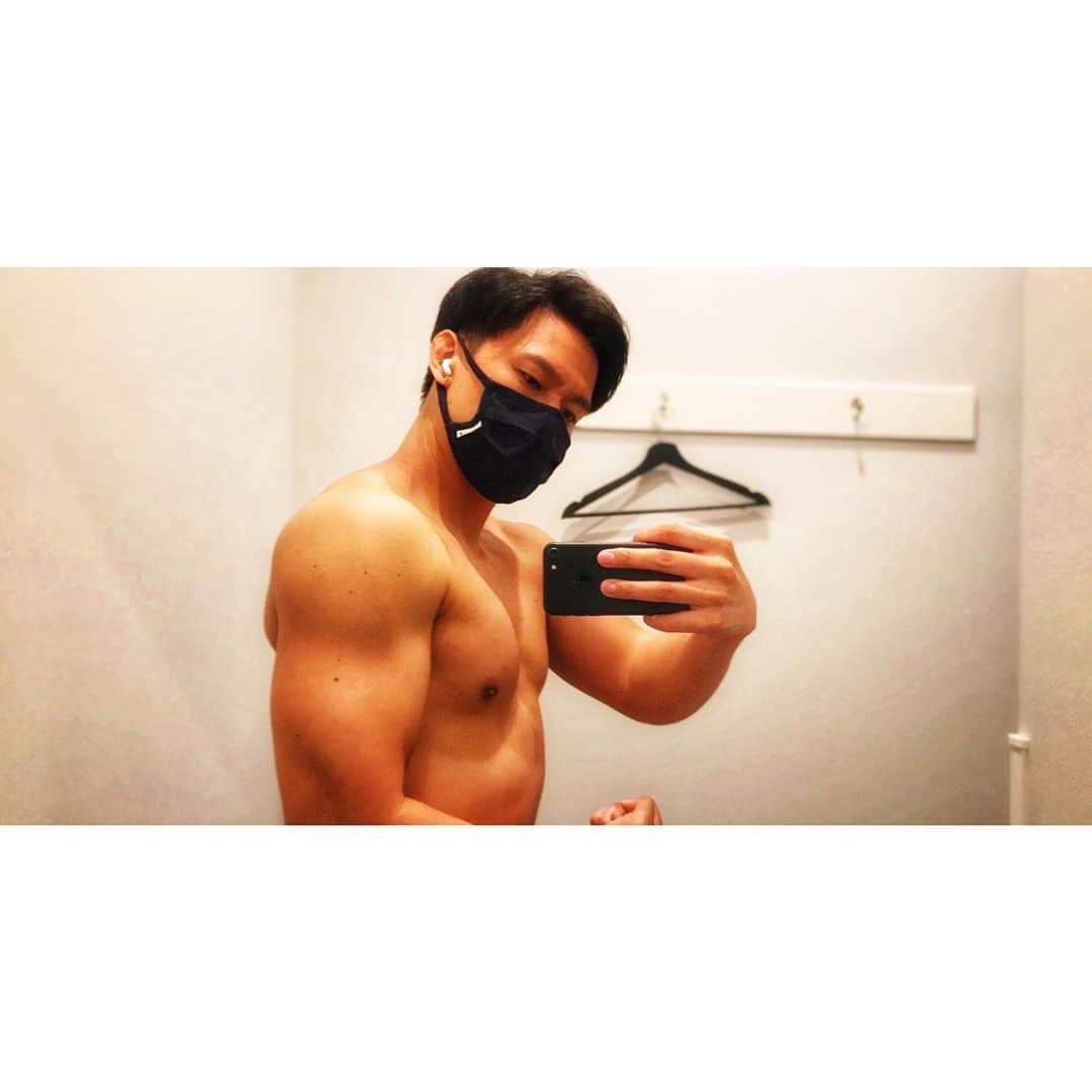 小柳心のインスタグラム：「コツコツ。 月曜日。 明るく楽しく元気よく。  今日の夜はPATCompany配信です。 お楽しみがありますのでお楽しみに。」