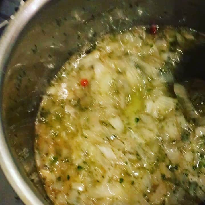 SHANTIのインスタグラム：「Cooking is a creative process for me and I’ve been experimenting more with spices and different types of oils. This is a vegan garden pumpkin and potato potage with coconut oil and three types of pepper plus cinnamon and parsley. Used a powder vege broth to give it a little extra flavor. Depends how tasty your pumpkin is sometimes you don’t need to add much.   Second dish is my recent favorite: fresh spring rolls; this time I added boiled daikon leaf and seasonal persimmon. Sauce is a mix of Chinese sweet miso plus Japanese sesame dressing.   Fruits like persimmon, fig, and pears pair well with salads and flavorsome leaves. If you like nuts cut up some almonds cashews and peanuts for your spring rolls. You can also make a lovely peanut sauce with 100% peanut butter and sesame dressing. #cookinglove #ベジご飯 #野菜美味しい #ビーガンレシピ #veganrecipes #veganfoodlover」
