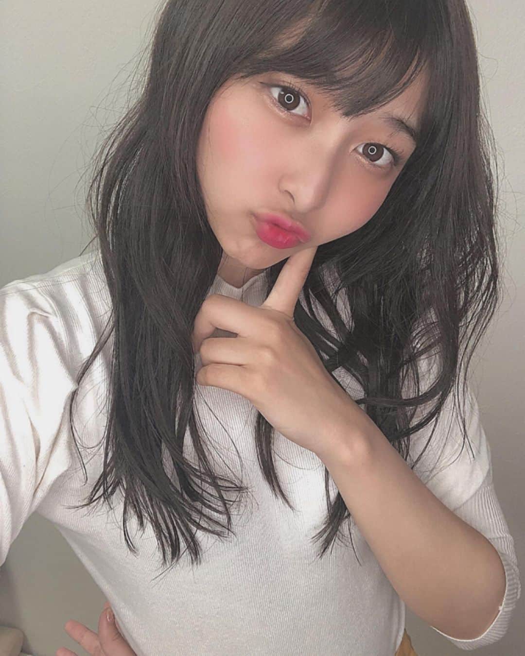 牧内莉亜さんのインスタグラム写真 - (牧内莉亜Instagram)「🧡 夏休みも終わって先週から授業開始してるよ、、🥺 秋学期も頑張ります✌️  #お久しぶりの投稿 #大学生 #夏休みは #稽古とレッスン頑張ったよ #暗髪 #newhair」10月5日 15時29分 - ria_makiuchi_official