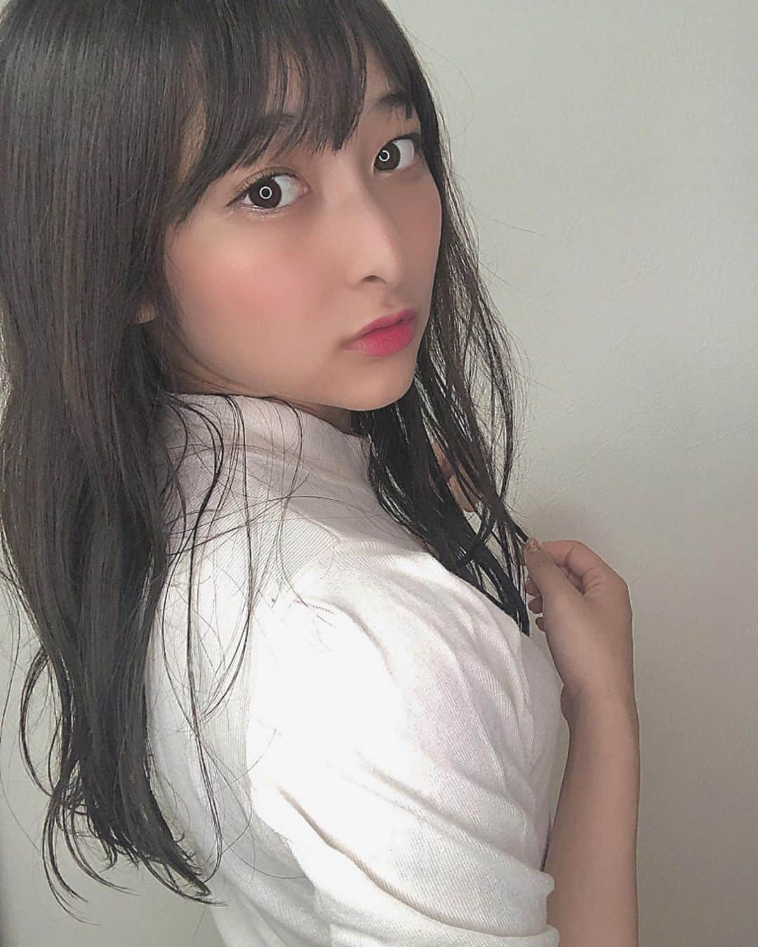 牧内莉亜さんのインスタグラム写真 - (牧内莉亜Instagram)「🧡 夏休みも終わって先週から授業開始してるよ、、🥺 秋学期も頑張ります✌️  #お久しぶりの投稿 #大学生 #夏休みは #稽古とレッスン頑張ったよ #暗髪 #newhair」10月5日 15時29分 - ria_makiuchi_official