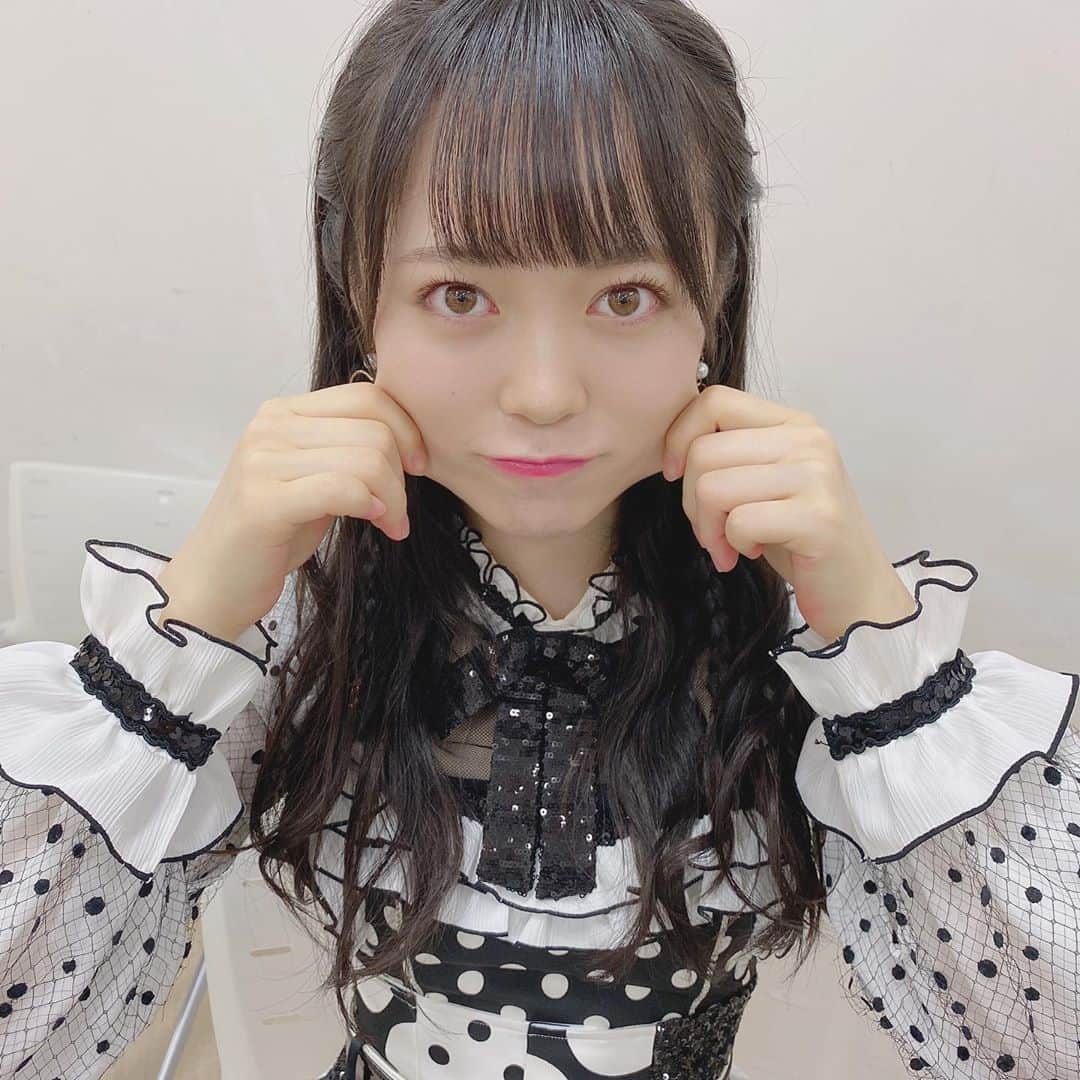 西川怜のインスタグラム：「♡♡♡ . . 編み込みをそのまま下まで編んで あえて見えるように髪の毛に紛れさせるヘアー😊命名した😊  . . . #AKB48 #tifオンライン2020  #アイドル衣装」