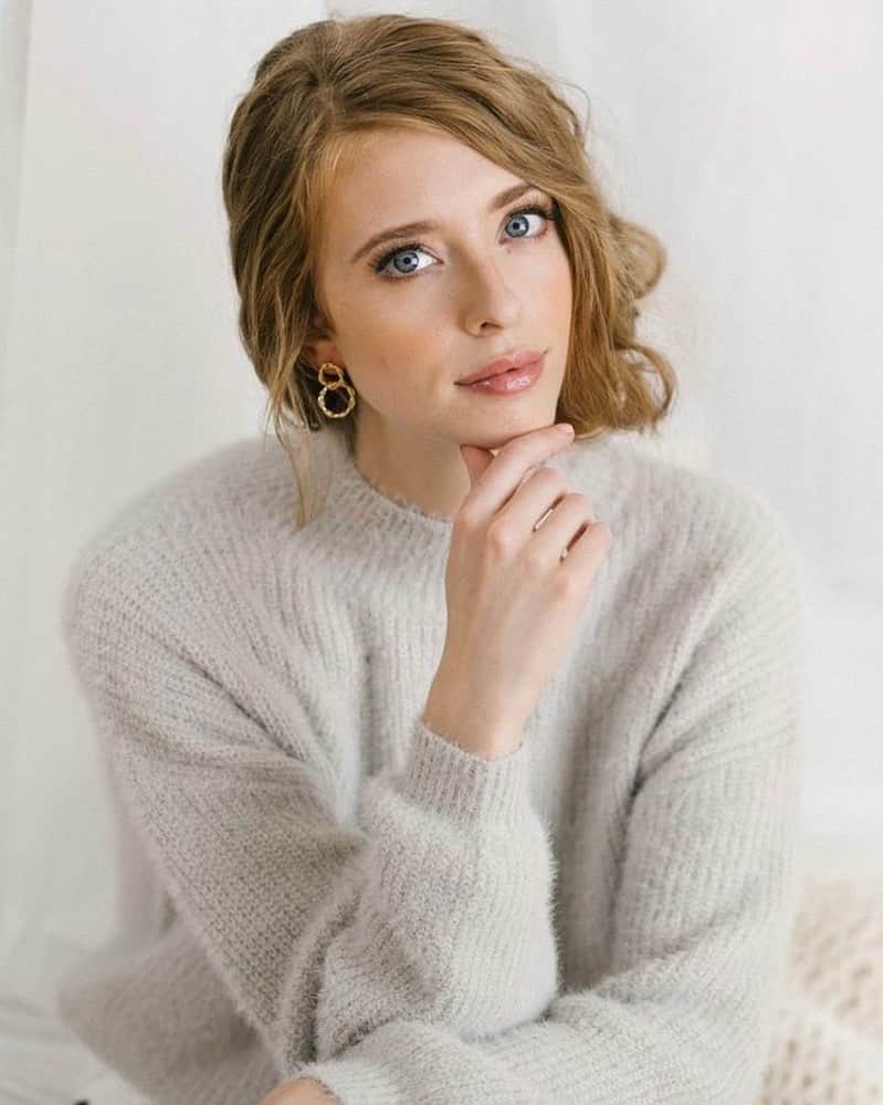 アシュリン・ピアースのインスタグラム：「“Every accomplishment starts with the decision to try.” ✨  Photography by: @laceandlocks & @hanhnguyenphoto  For: @shopmorninglavender  #AshlynPearce #MorningLavender #Model #Modeling #Models #Actress #Actor #Acting #YouTuber #GirlGamer #Fall #FallLookBook #Fashion #FallFashion #PhotoShoot #Photography #FashionPhotography #Editorial #LoveYourself #SpeakYourself #RedHeads #LookBook #Clothing #Halloween #Pretty #Streamer #FallSeason #Quotes #Quote #Love」