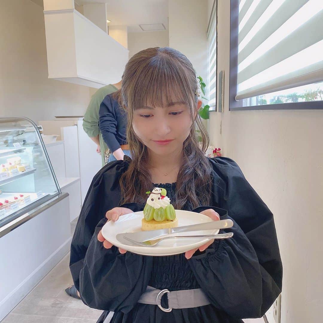 金澤有希さんのインスタグラム写真 - (金澤有希Instagram)「ずっと気になってたカフェ🍰 #ダーパンケーキ  可愛すぎるし店員さん優しいし 幸せな空間でした！！！  📍Dāpan Cake →近鉄八尾駅 ☑︎シャインマスカットタルト ☑︎キャラメルシフォン  私は、シャインマスカットタルトを食べたんだけど美味しすぎた、、  早めの予約でプレートにお絵かきしてもらえるからまた行きたいなぁ。  #DāpanCake #DapanCake #ダーパンケーキ #八尾カフェ #大阪カフェ#パンダカフェ  #cafemiru_大阪 #カフェ好きな人と繋がりたい  #カフェ時間#カフェ #カフェログ #カフェスタグラム #大阪カフェ #大阪」10月5日 15時44分 - yuuki_kanazawa0501