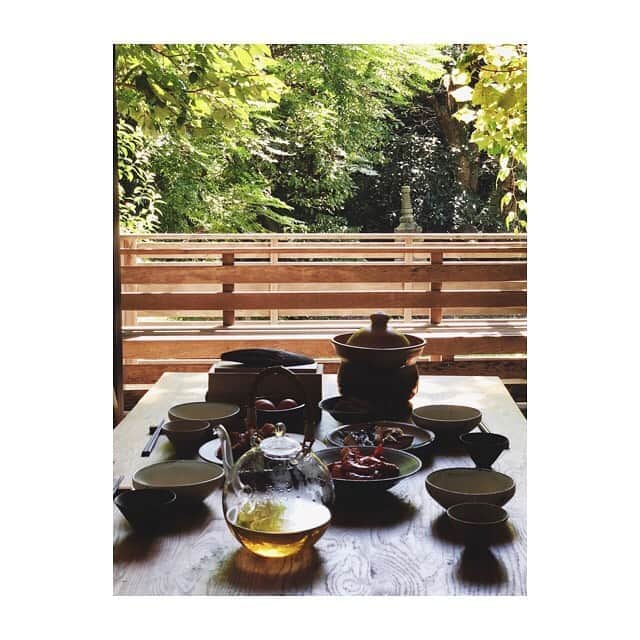 宇藤えみさんのインスタグラム写真 - (宇藤えみInstagram)「ごちそうをいただく会 @kaneshichi_jp から立派な節が届きました！ せっかくなので自分で削って食べてもらいました。 音と香りも楽しめるなんて 贅沢だぁ♪ #暮らし#食卓風景#食と器」10月5日 15時51分 - emiuto