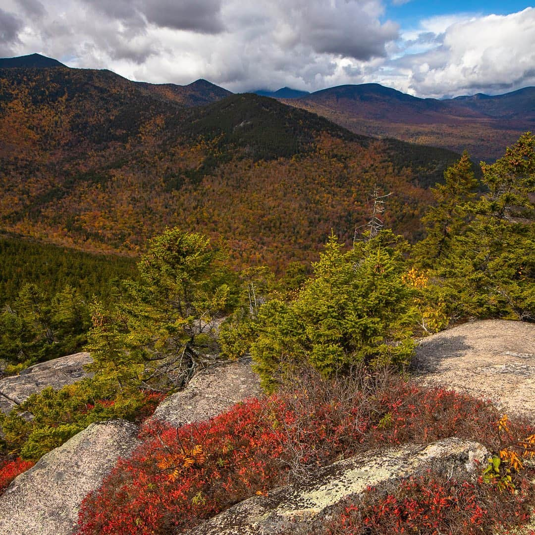 Tim Lamanさんのインスタグラム写真 - (Tim LamanInstagram)「Photos by @TimLaman.  The fall colors in New England are spectacular right now!  Yesterday I went hiking up in the White Mountains of New Hampshire and here are a few shots from the day.  If you live near anywhere where its fall right now, do get out and enjoy the colors and great hiking weather!  See my son @RussLaman’s feed for more shots from our hike as well.  #fallcolors #NewHampshire #WhiteMountains #Hiking  . . . If you are interested in fall themed prints, check out my Walden Pond collection in my online gallery at link in bio or www.timlamanfineart.com」10月5日 7時30分 - timlaman