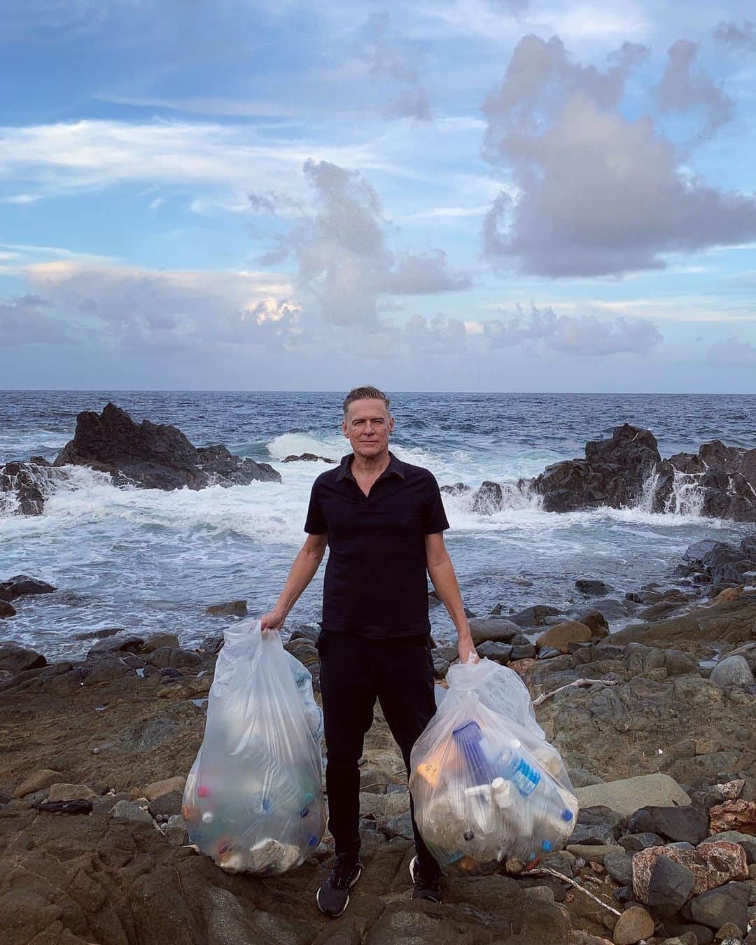 ブライアン・アダムスのインスタグラム：「Cove clean up. I might as well make myself useful until the day comes where musicians can go back to work.  In the meantime @oceanconservancy @ourocean is asking ocean lovers everywhere to #CleanOn to help make a healthy ocean a priority with the Save Our Seas 2.0 and the Break Free from Plastic Pollution Act. Take action and write to your representative at WeCleanOn.org #savetheoceans #govegan」