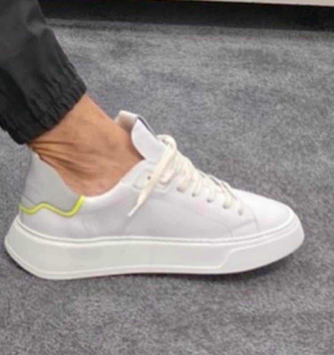 パンツェッタ・ジローラモさんのインスタグラム写真 - (パンツェッタ・ジローラモInstagram)「I love white  sneakers# sneakers#white #philippemodelshoes #italy #shoes #fashion #omotesandohills #nicewomenshoes #iloves #nicepeople #love #toyodatrading」10月5日 7時43分 - girolamo.me