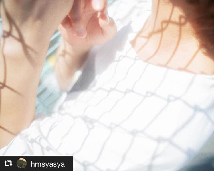 しじみさんのインスタグラム写真 - (しじみInstagram)「#repost @hmsyasya via @PhotoAroundApp  #ポートレート #portrait #lovers_nippon_portrait #good_portraits_world #abstract #portraitphotography　#Thinkverylittle #儚くて何処か愛おしい様な #jp_mood_ #portaitphotography #hueart_4sb #indies_gram #reco_ig #ポートレートしま専科 #ファインダー越しの私の世界 #jp_portrait部 #indy_photolife #hueart_life #instagramjapan #何気ない瞬間を残したい #oldlens_tokyo #ourmag #dreamermagazine #screen_archive #as_archive #なんでもないただの道が好き #今日もx日和」10月5日 7時52分 - amcche