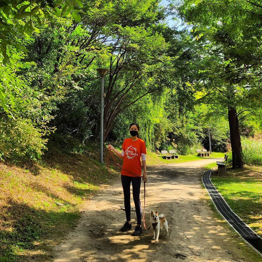 コン・ヒョンジュさんのインスタグラム写真 - (コン・ヒョンジュInstagram)「'Every step you take is one they won’t have to' 😉🏃‍♀️🏃  #월드비전 #worldvision #worldvisionkorea #global6kforwater #6kforwater #버추얼6k #버추얼런」10月5日 8時22分 - konghyunjoo