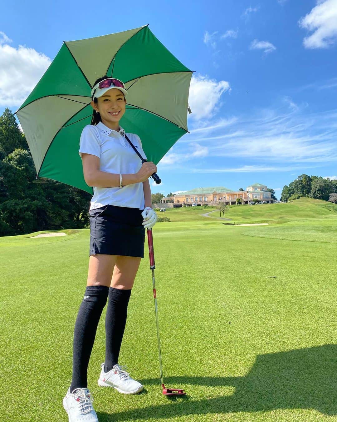 RIKAのインスタグラム：「. 秋晴れのいいお天気☀️ . 半袖でできるのももう最後かな🥺💦 . . . #ゴルフ#golf#⛳️#ゴルフ女子#ゴルフ好き#ゴルフウエア#ゴルフコーデ#ゴルフスイング#골프 #골프웨어 #골프스윙 #여행 #해외여행 #골프스타그램 #골프중독 #와인 #소주 #좋은시간  #秋晴れ」