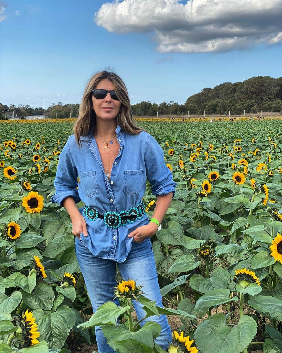 ニーナ・ガルシアさんのインスタグラム写真 - (ニーナ・ガルシアInstagram)「Sunflower Sunday 🌻🌞」10月5日 8時43分 - ninagarcia