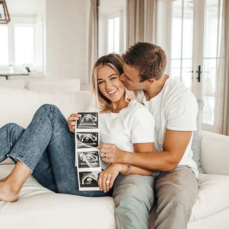 のインスタグラム：「Big, crazy, awesome news!! My baby is having a baby 🤗🎊🙌🏻🎉@legitsadierob and @christian_huff y’all are going to be the most amazing, fun, joyful parents.  Baby Huff we adore you already, we promise to love you forever and always! Welcome to the fam little one! I’m going to love being your Kmama 🥰」