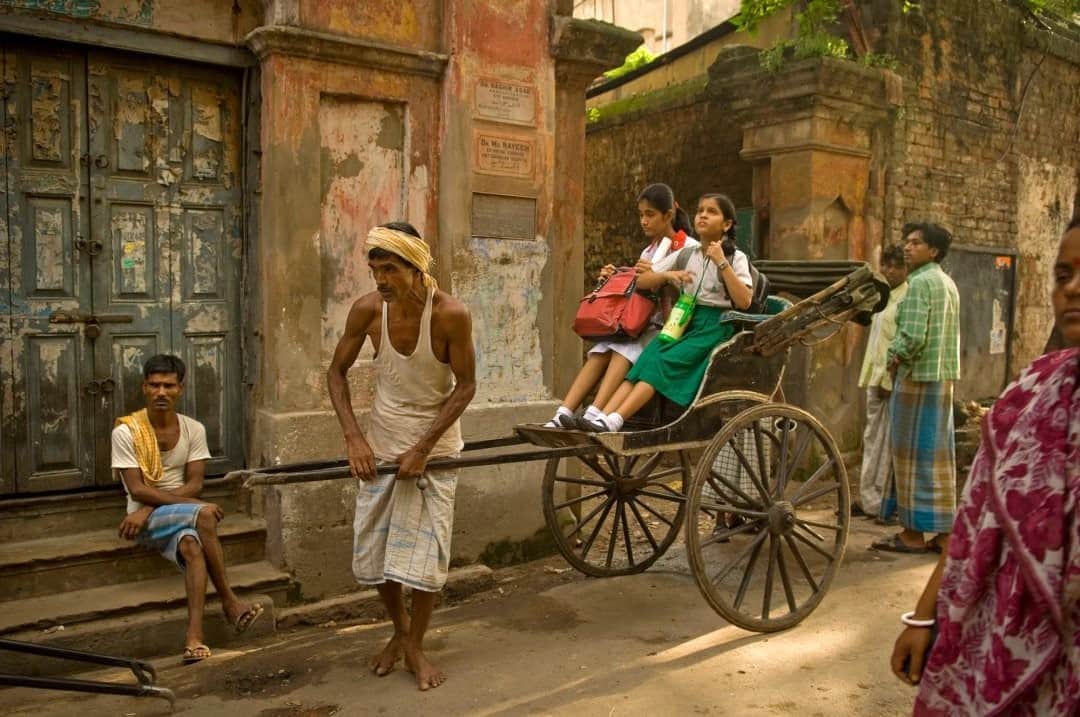 National Geographic Travelさんのインスタグラム写真 - (National Geographic TravelInstagram)「Photo by @amivitale / Rickshaw pullers take children to school and people to work around Ripon Street in central Kolkata. This congested city is the only one in India where rickshaws are still being pulled by hand. In 1996 the Government of West Bengal announced that it intended to ban the rickshaws to relieve traffic congestion, but it was never fully enforced. In 2007 the government again pushed to have the ban enforced, and a case decided in the Supreme Court ultimately allowed the hand-pulled rickshaws to remain. They still exist to this day. You can learn more by reading my @natgeo story, "Last Days of the Rickshaw." Follow @amivitale for more stories about the beauty and hope in the world. @natgeo @thephotosociety @photography.for.good #india #rickshaws #calcutta #kolkata」10月5日 9時04分 - natgeotravel