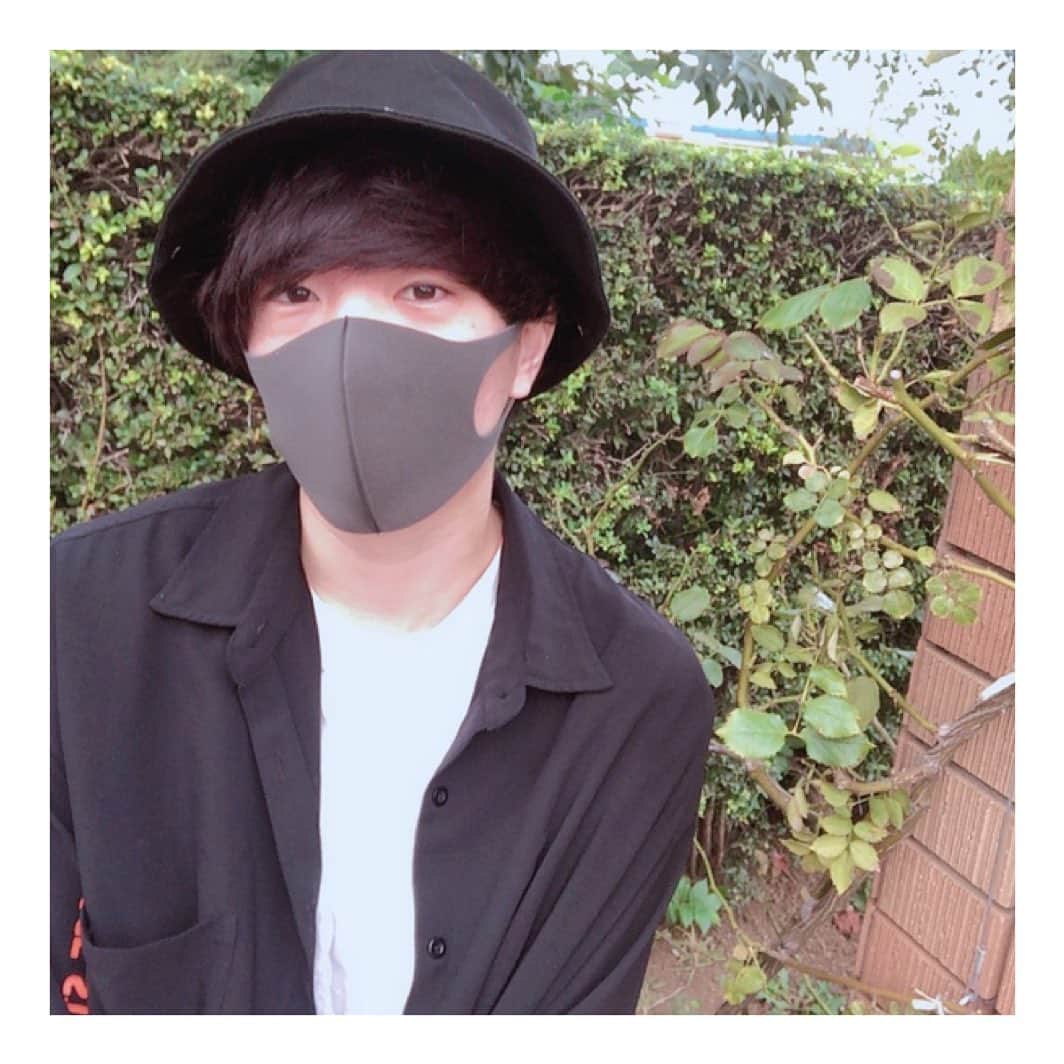 太郎あげあげのインスタグラム：「TikTokからフォローしてくれた人ありがとう〜🙂『君と夏』の曲使って動画撮って見てね〜！#いいね返し #いいね #塩顔男子 #大学生 #いやもう24歳だった　#年取りたくない #一人で外で三脚立てるのは恥ずい　#これが生き様」