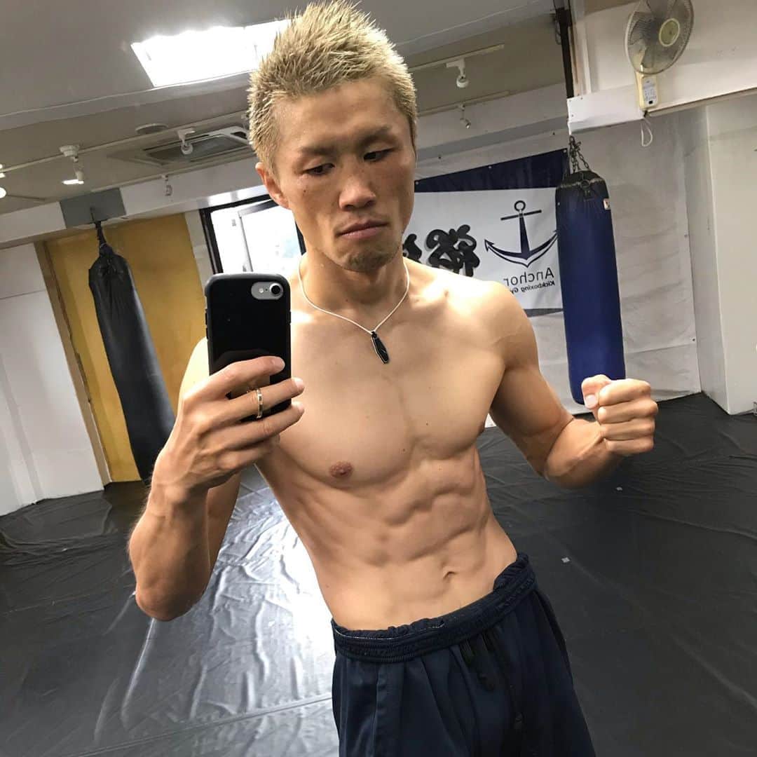 のインスタグラム：「過去最高に調子よし！  59.2kg  まぁ、当然やな！  引退試合だからではなく  毎試合、常に過去最高を目指してきた  今回も当然の事  水抜き無しで-58kgに持っていける  人として成長させてもらってる  RISE、そして那須川天心に感謝⭐️」