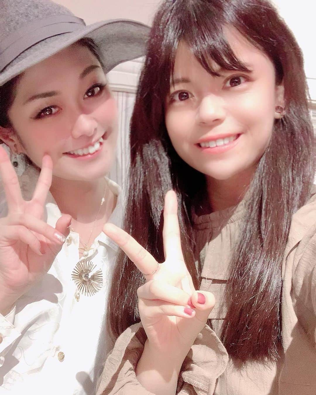 のインスタグラム：「時間差投稿✨ . . 高校のテニス部の友達ちゃきと久しぶりに渋谷ぶらぶら🎾✨ . . サラダバーがとっても美味しい @official.wearethefarm へ❤️ お野菜しか食べてないのにお腹いっぱいになるし、 とっても美味しいお店✨ . . ランチした後は、渋谷パルコに行ってグルテンフリーのカフェ☕️に✨ 紅茶の種類もたくさんあって体に優しいCafe🍰❤️ (名前忘れちゃった😂) 体に良いものばかり食べた一日で大満足💓 . . 久しぶりに高校の話しやら色々話して、頑張り屋さんのちゃきは化粧品の成分の勉強してて、化学反応式で考える仕事をしてるって聞いていつまでも努力家で凄いなと思ったよ👏✨ 部活しながらも、勉強もしっかりして成績も良くて尊敬出来るとこいっぱいだったな〜😂❤️ 今でも変わらずでなんだか嬉しい気分になったw . . 部活を一緒に頑張ってきた仲間で大変な事もたくさんあったけど、最後まで諦めなくて良かったなぁって今更ながらに思う❤️また会おうね💓✨ . . #高校仲間 #宮城 #仙台 #地元 #テニス部 #友達 #東京 #カフェ巡り #ランチ #お野菜 #お野菜たっぷり #渋谷 #久しぶり #shibuya #tennis  #friend #tokyo #likes #tea」