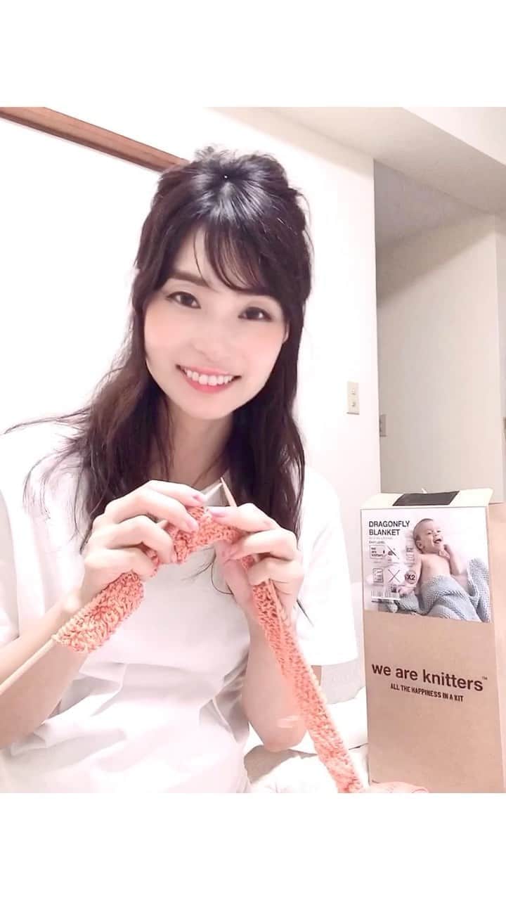 三佐和あやのインスタグラム：「WAK @weareknitterで 編み物はじめました♪🧶🧶🧶﻿ ﻿ ぱくちゃんが 生まれるまで あと1ヶ月あるから﻿ おくるみを編もうと思ってね😊👌﻿ 他にも 大人のニットとか ラインナップがたくさんあるのよ♪﻿ ﻿ スペイン・マドリードで創設された編み物キットブランドだよ。﻿ デザイン性がよくてSNSで人気なんです。﻿ ニッターが「DIY体験」を楽しんでもらうことを目指し、ブログや動画でテクニックやコツを紹介してくれてるから、初心者でも大丈夫♪﻿ おかげさまで 長年やってなかった 編み方思い出せました！🐱🧶﻿ ﻿ 他にも セーターとか、たくさんキットの種類があって、糸の色選んだらセットでおうちに届くのよ〜〜📦﻿ ﻿ 久々すぎて 何を買えばいいかもわかんなくなってるところだから、これなら助かる😅👌﻿ ﻿ ﻿ #ぷんにー #ぷんにーらいふ #マタママ #マタママさんと繋がりたい #マタニティ #マタニティー #マタニティーライフ #妊娠5ヶ月 #妊娠6ヶ月 #妊娠7ヶ月 #妊娠8ヶ月 #妊娠9ヶ月 #妊娠中期 #妊娠後期 #妊娠報告﻿ #手作り #手作り雑貨 #ママ #ママリ   ﻿ *+___________________+*﻿ お得情報をシェアします！﻿ ﻿ ①プロフィール 欄 @misawa_aya ﻿ ♡愛用品・おすすめケアはこちらから﻿ のURLをクリック﻿ ﻿ ②WAK @weareknitters 編み物﻿ ↓﻿ http://bit.ly/jp-misawa_aya-wak﻿ にジャンプ！﻿ ﻿ ③カートに商品を入れてから、購入手続きに進む前にコード WAKAMBASSADOR15  を﻿ 入力すると﻿ 【15%OFFで﻿ お得に購入できます。】﻿ ﻿ ⭐️この画面をスクショで保存しておくと、﻿ 写真フォルダから コード見れるから便利ですよ♪﻿ ﻿ 他にも 皆さんいろいろ作ってるから よかったら参考に見てみてね♪ ↓  #weareknitters  #ウィーアーニッターズ #PR﻿ ﻿」