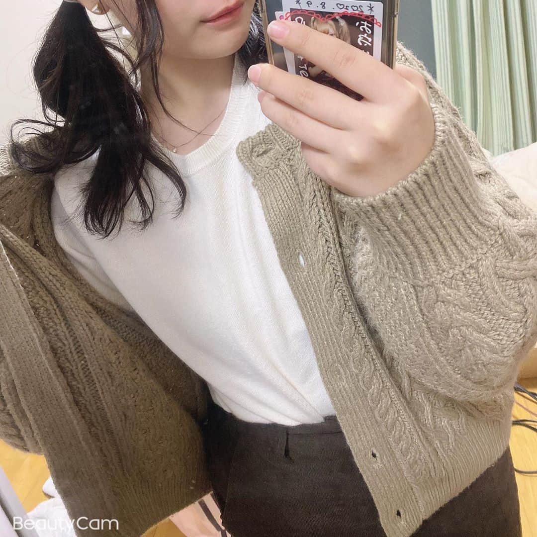 河合陽菜のインスタグラム：「#消えちゃいそうな色コーデ  ってハッシュタグ使いたかっただけ これ伝わる人にはきっとわかる身内ネタです😌」