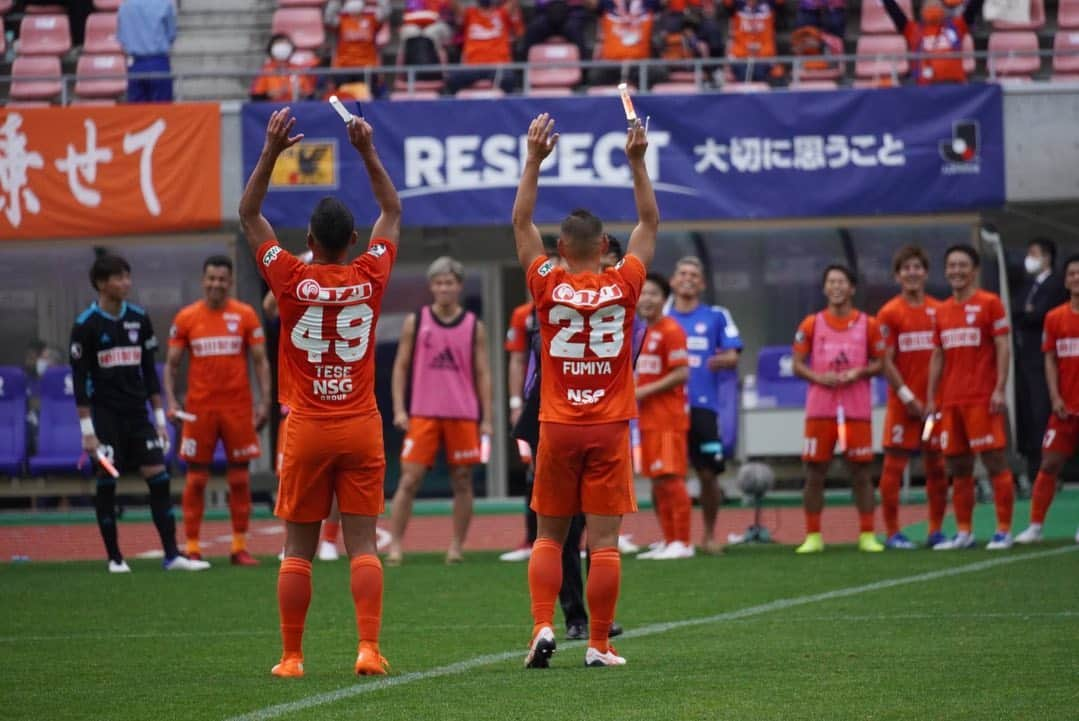 早川史哉のインスタグラム：「FC町田ゼルビア戦ハイライト 団結🤝 ONENIIGATA🦢 🙌🙌🙌🙌🙌  #albirex  #アルビレックス新潟 #ONENIIGATA #ふみぞー #てせぞー #テセ #コテセ #みんな笑顔になあれ #サポフォト」