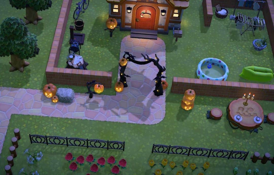 睦のインスタグラム：「ハロウィンの準備、 始めました❣️🎃👻  #Halloween  #ハロウィン  #あつ森  #どうぶつの森 #AnimalCrossing #ACNH  #nintendoswitch  #nintendo  #friends  #friend  #あつまれどうぶつの森  #ゲーム  #game  #憧れ  #任天堂  #任天堂スイッチ  #遊ぶ  #play  #museum  #atsumeanimalforest  #ステイホーム  #meet  #stayhome  #作詞家  #artist  #lyricist  #model  #モデル　 #井上睦都実 #睦」
