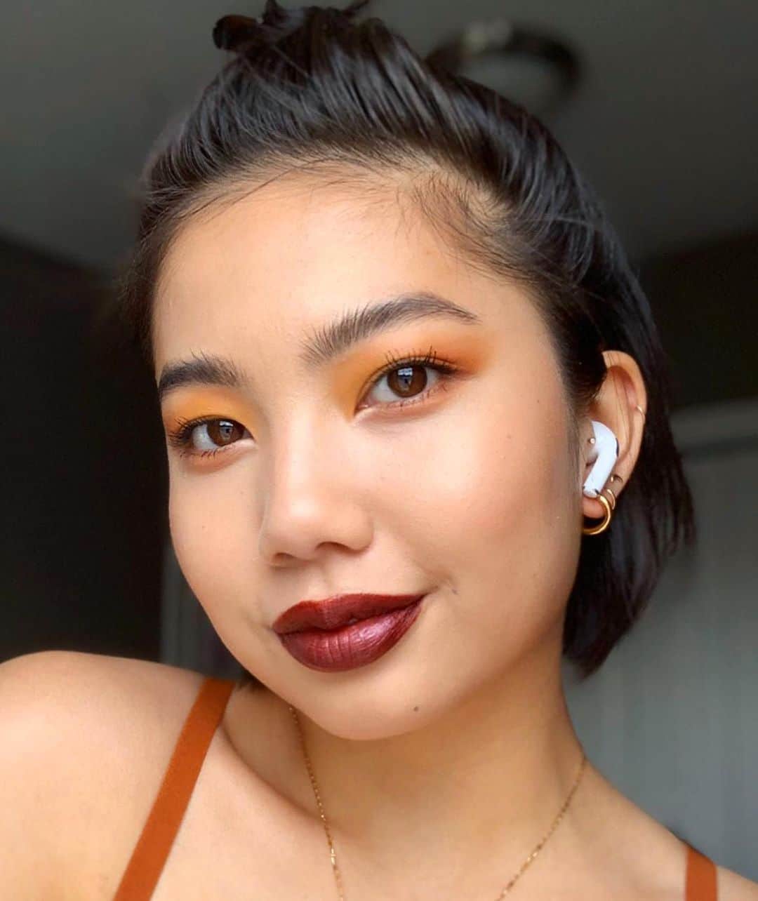 WHO WHAT WEARさんのインスタグラム写真 - (WHO WHAT WEARInstagram)「Decorative gourd season check. 🎃🍂 Swipe ➡️ to see our fall-toned beauty mood board and keep tagging us #WWWBeauties for a chance to be featured here.   photos: @fridacashflow, @emilydoes_makeup, @itslinamar, @maytahmi, @ktiemrch」10月5日 9時51分 - whowhatwear