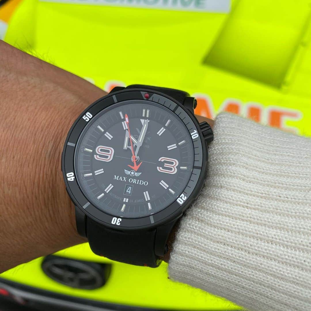 織戸学さんのインスタグラム写真 - (織戸学Instagram)「遅れていたけど、 出来上がって来た、  maxorido Racing30周年Watch  機械式でとてもしっかりしたDiver Watchです。  乞うご期待。  #maxorido」10月5日 10時00分 - maxorido