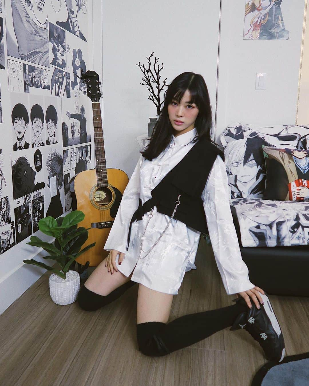 Emily Meiさんのインスタグラム写真 - (Emily MeiInstagram)「I’ve already started prepping with Halloween decorations and no one can stop me. Not even Sesshomaru」10月5日 10時18分 - emily.ghoul