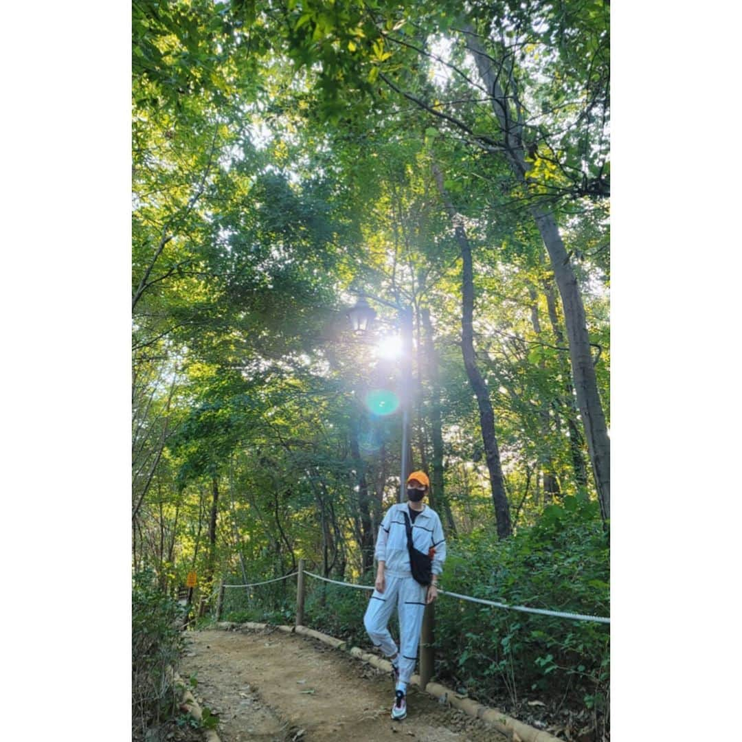 ソ・ユジンさんのインスタグラム写真 - (ソ・ユジンInstagram)「#가을아침 🌿🍂 오늘도 힘!  . .  올만에 홍쌤출근길에 함께 운동 ^^ @hong.hjh」10月5日 10時27分 - yujin_so